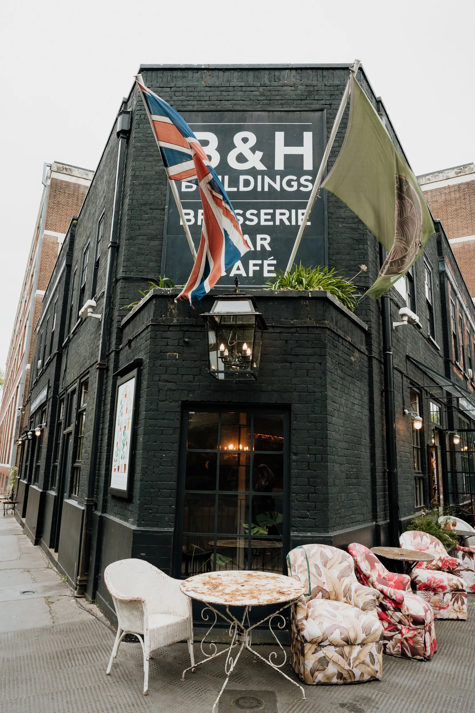 Modern London Wedding at Bourne & Hollingsworth Buildings