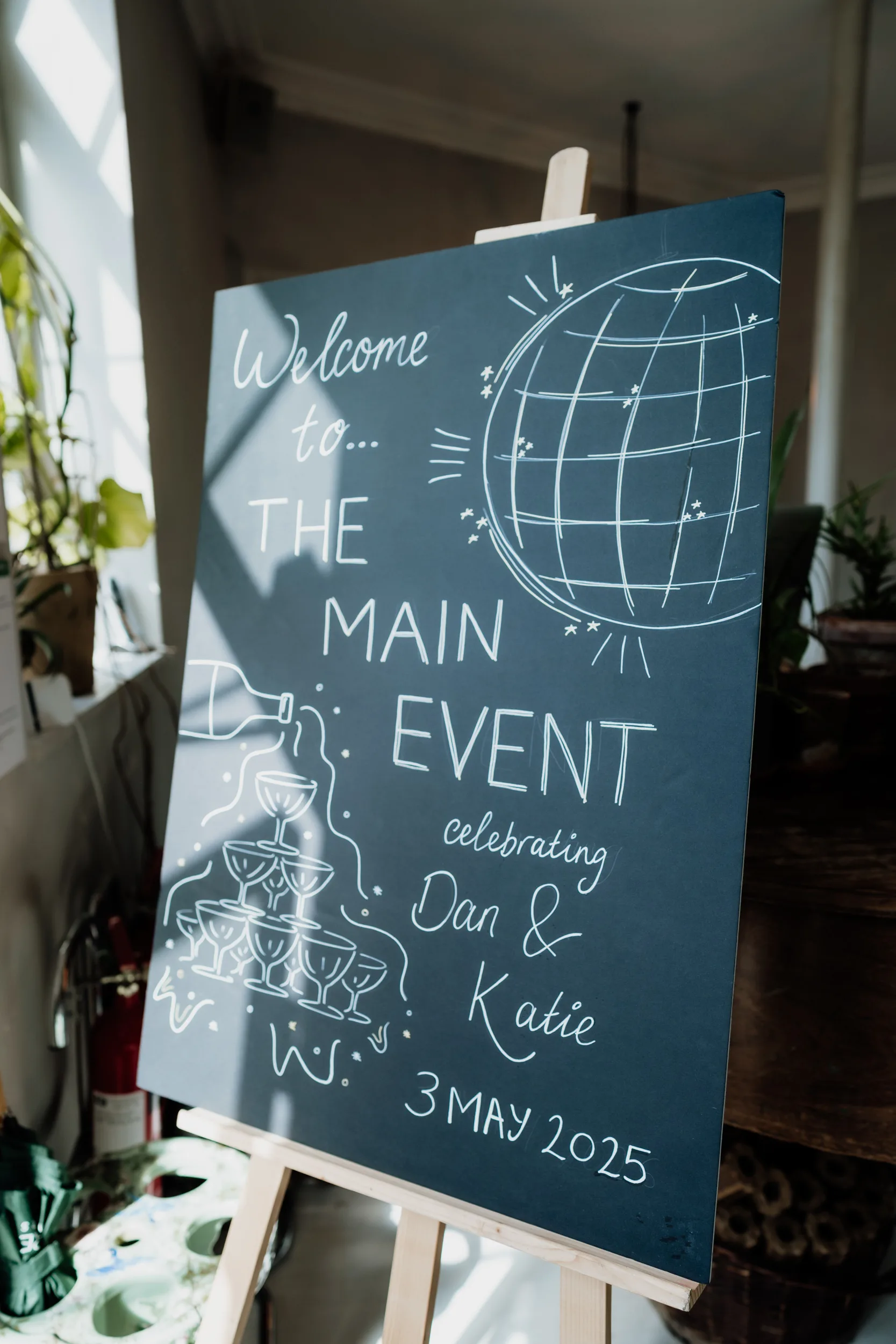Modern London Wedding at Bourne & Hollingsworth Buildings