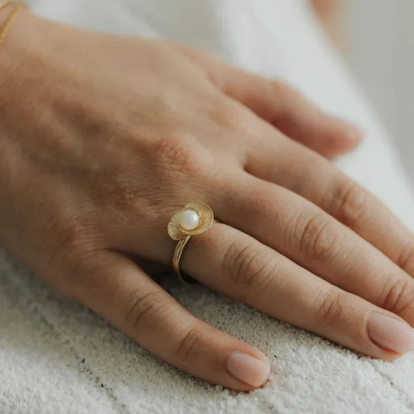 yellow gold ring with freshwater pearl
