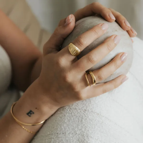 THERESHEIS.jewels