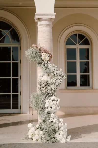 White floral installation with baby's breath on a column at Villa Miani, a Rome wedding venue styled by Zahra Studio Events