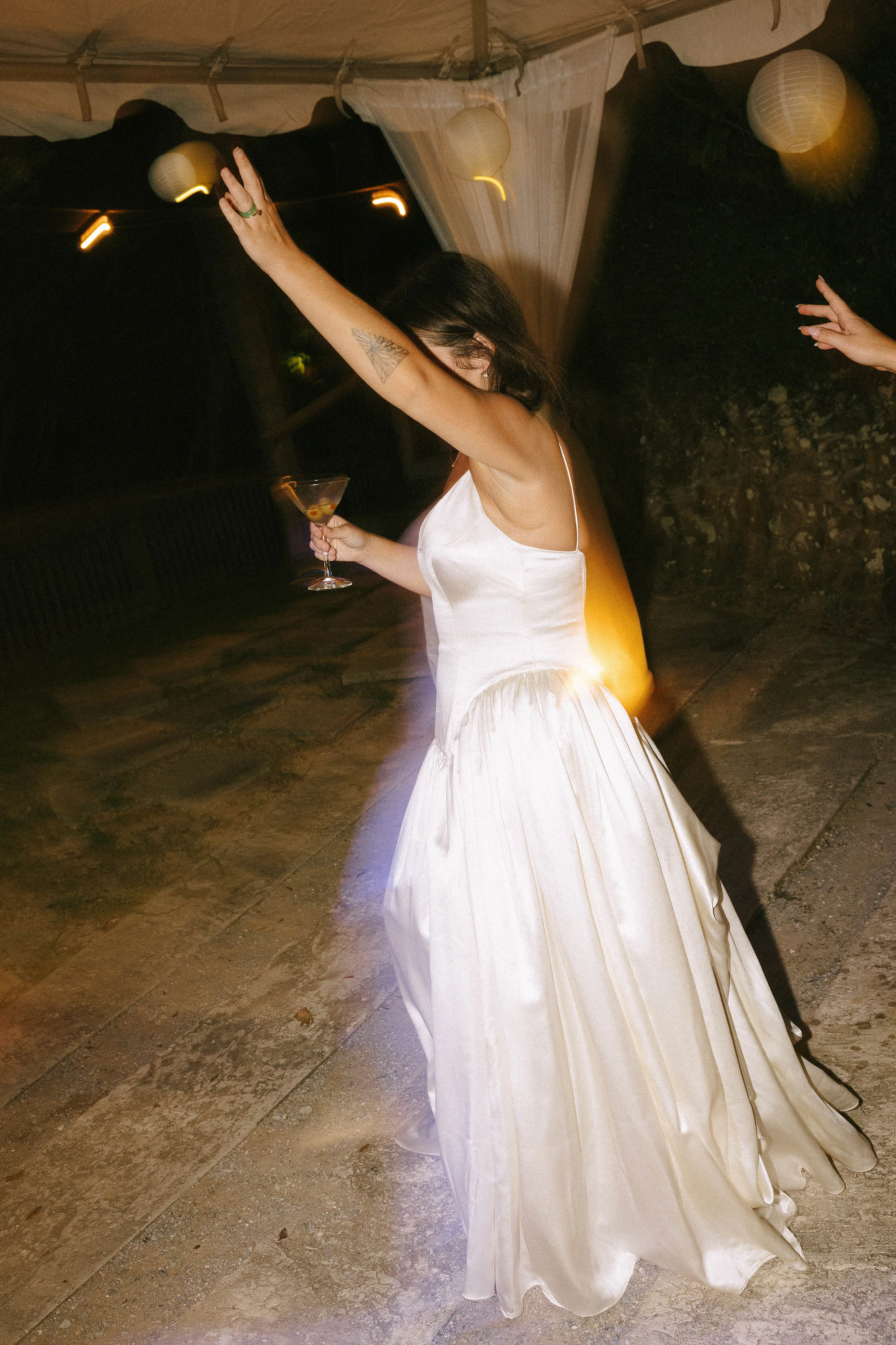 Danielle Frankel Bride Leslie DeAnne Photography.106 1 - Olivia in Danielle Frankel for her Intimate, Modern & Non-Traditional Wedding Danielle Frankel Bride Leslie DeAnne Photography.106 1