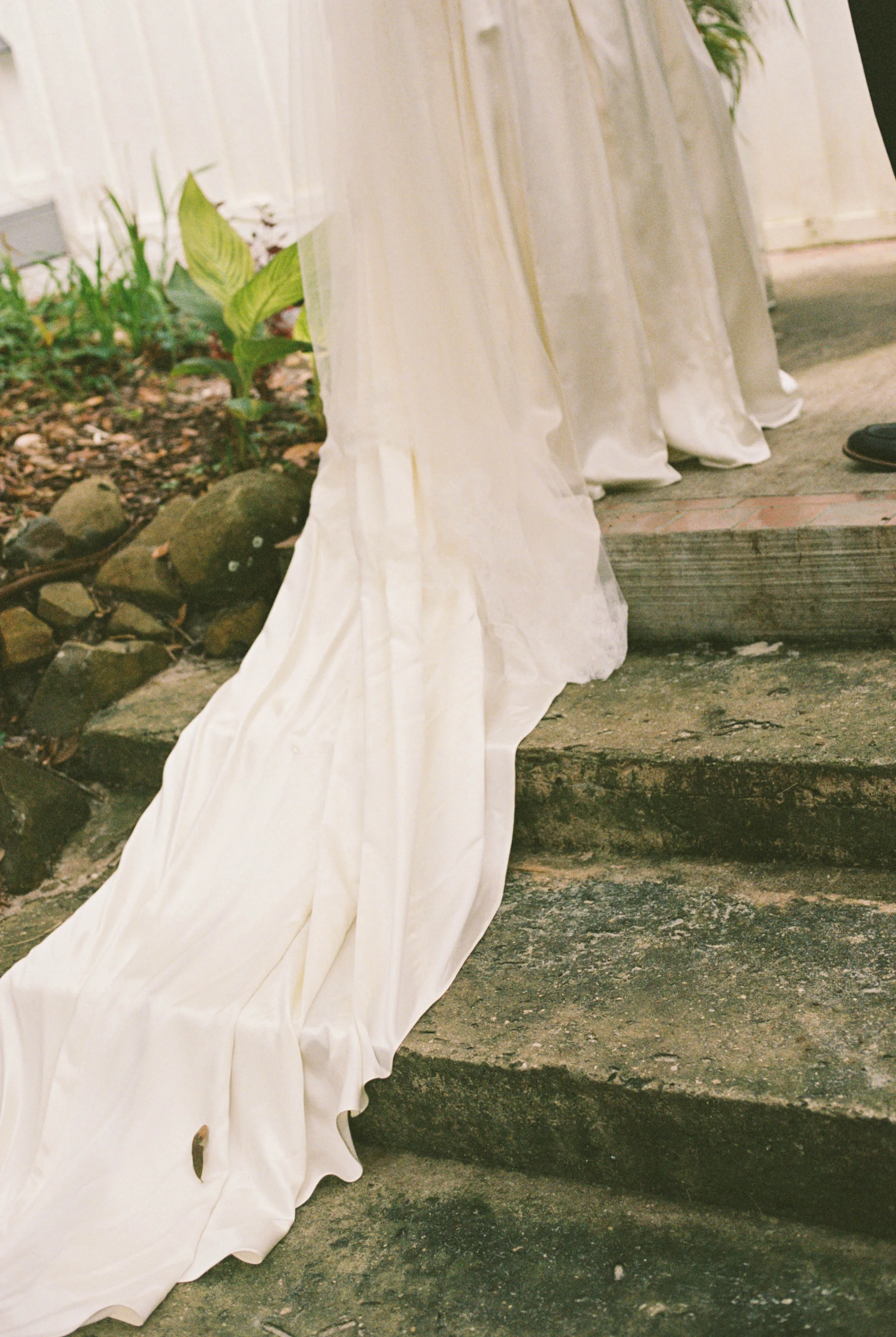 Danielle Frankel Bride Leslie DeAnne Photography.44 1 - Olivia in Danielle Frankel for her Intimate, Modern & Non-Traditional Wedding Elegant silk train of the Nina gown by Danielle Frankel