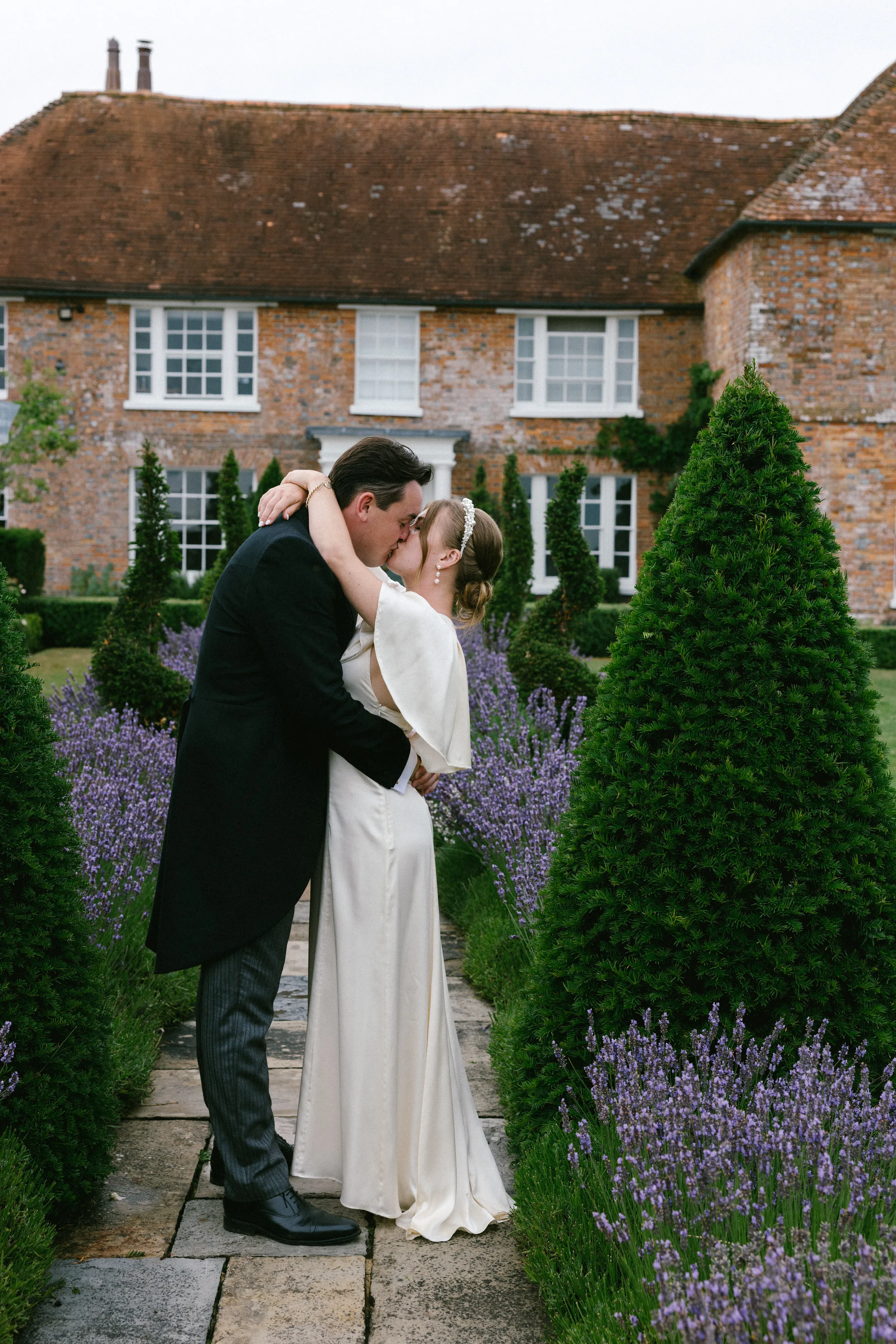 Traditional English wedding at home Benjamin Stuart Photography.138 - Freya & Max’s Charming & Traditional English Countryside Wedding at the Bride’s Family Home in Berkshire Traditional English wedding at home Benjamin Stuart Photography.138