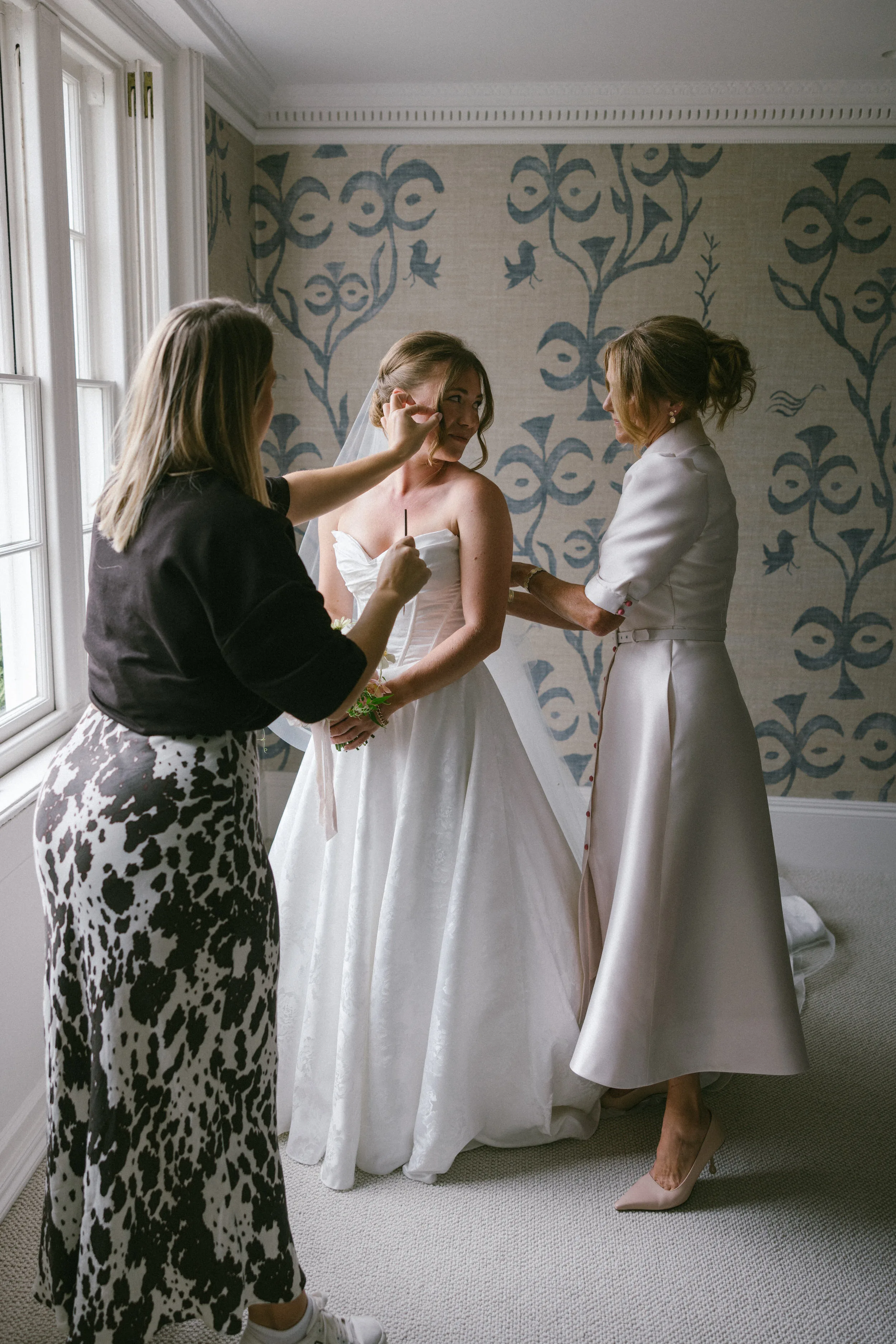 Traditional English wedding at home Benjamin Stuart Photography.28 - Freya & Max’s Charming & Traditional English Countryside Wedding at the Bride’s Family Home in Berkshire Traditional English wedding at home Benjamin Stuart Photography.28