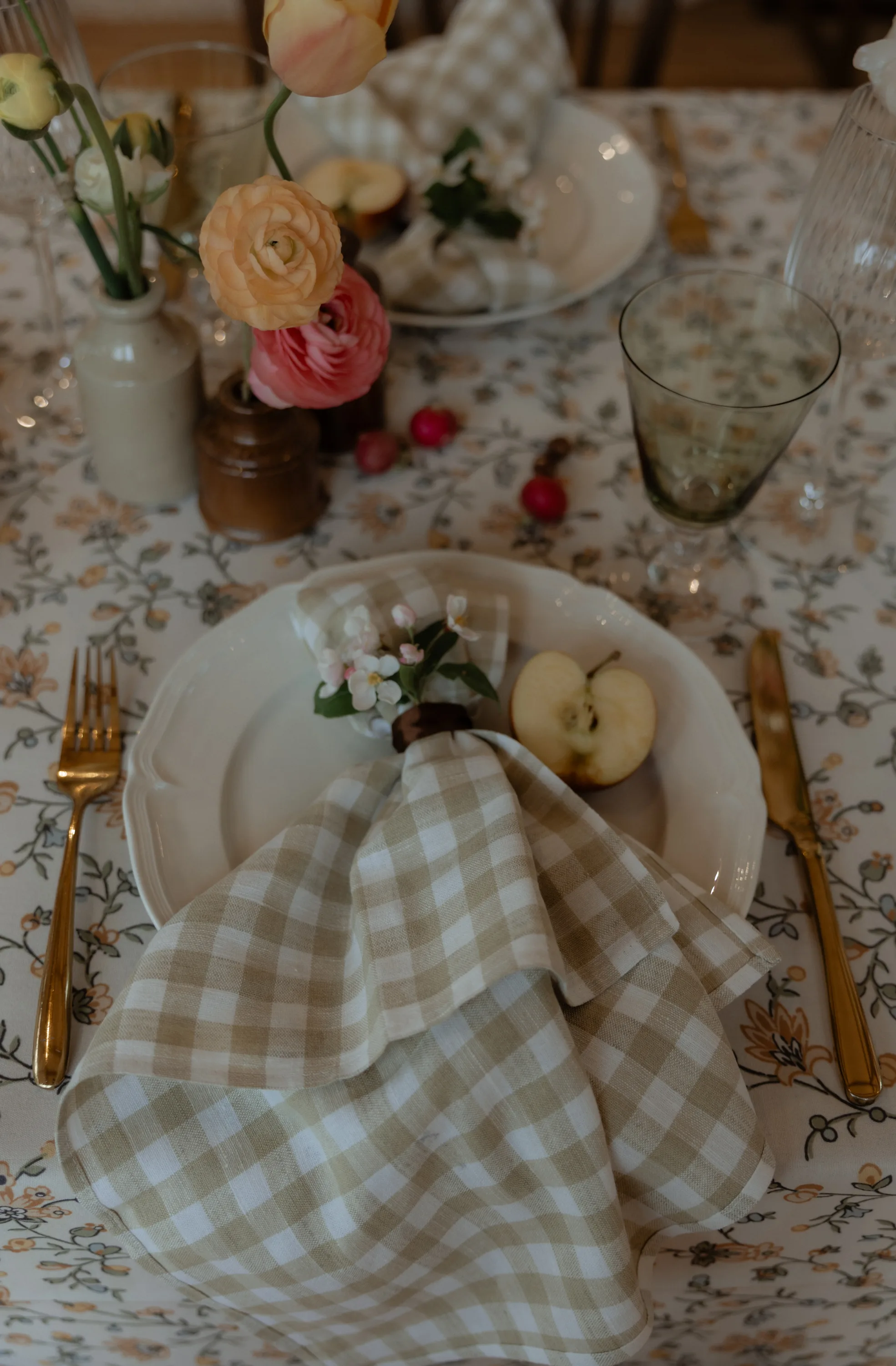 Cottagecore Wedding Inspiration 21 - Cottagecore Wedding Inspiration for Couples Dreaming of a Softer, Simpler Kind of Day Cottagecore Wedding Inspiration 21