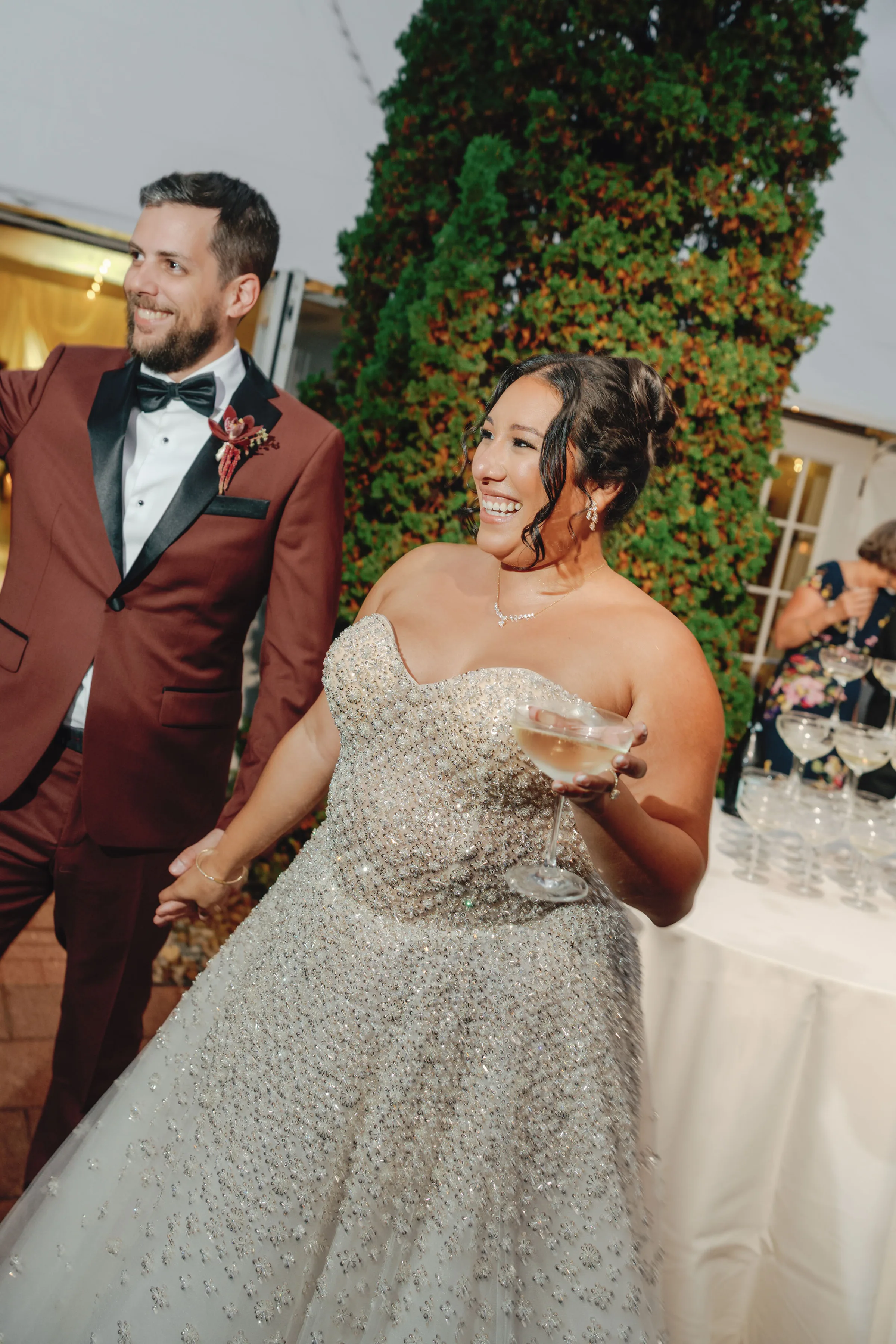 Rainy day wedding bilingual english spanish sen studio 104 - A Rainy Day, English & Spanish Bilingual Wedding in Virginia, with a Sen Studio Gown Rainy day wedding bilingual english spanish sen studio 104