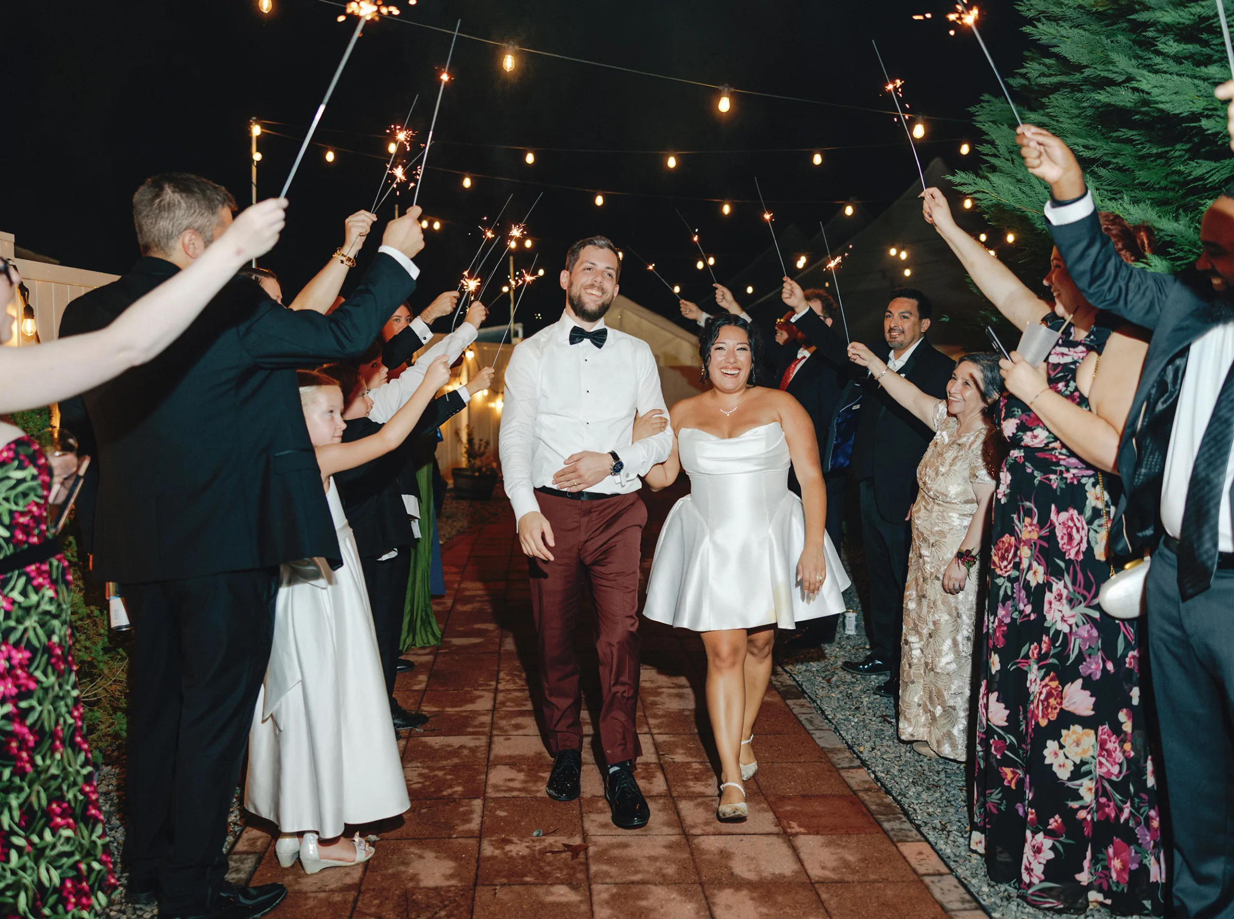 Rainy day wedding bilingual english spanish sen studio 129 - A Rainy Day, English & Spanish Bilingual Wedding in Virginia, with a Sen Studio Gown Rainy day wedding bilingual english spanish sen studio 129