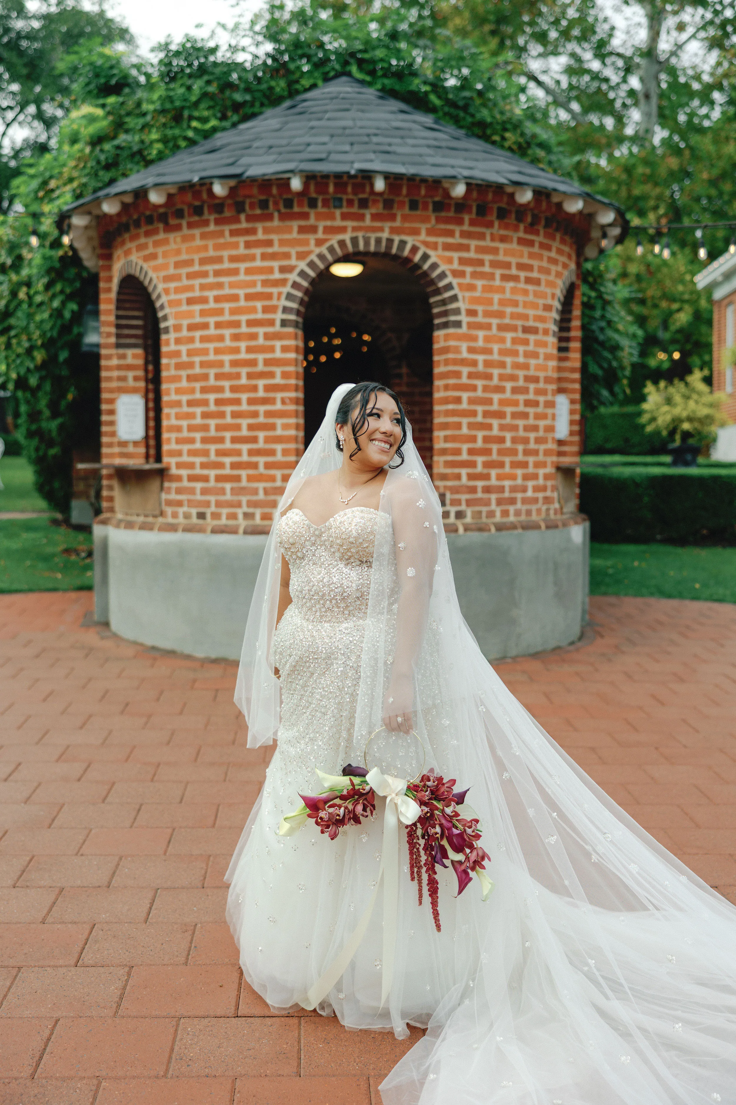 Rainy day wedding bilingual english spanish sen studio 17 - A Rainy Day, English & Spanish Bilingual Wedding in Virginia, with a Sen Studio Gown Rainy day wedding bilingual english spanish sen studio 17