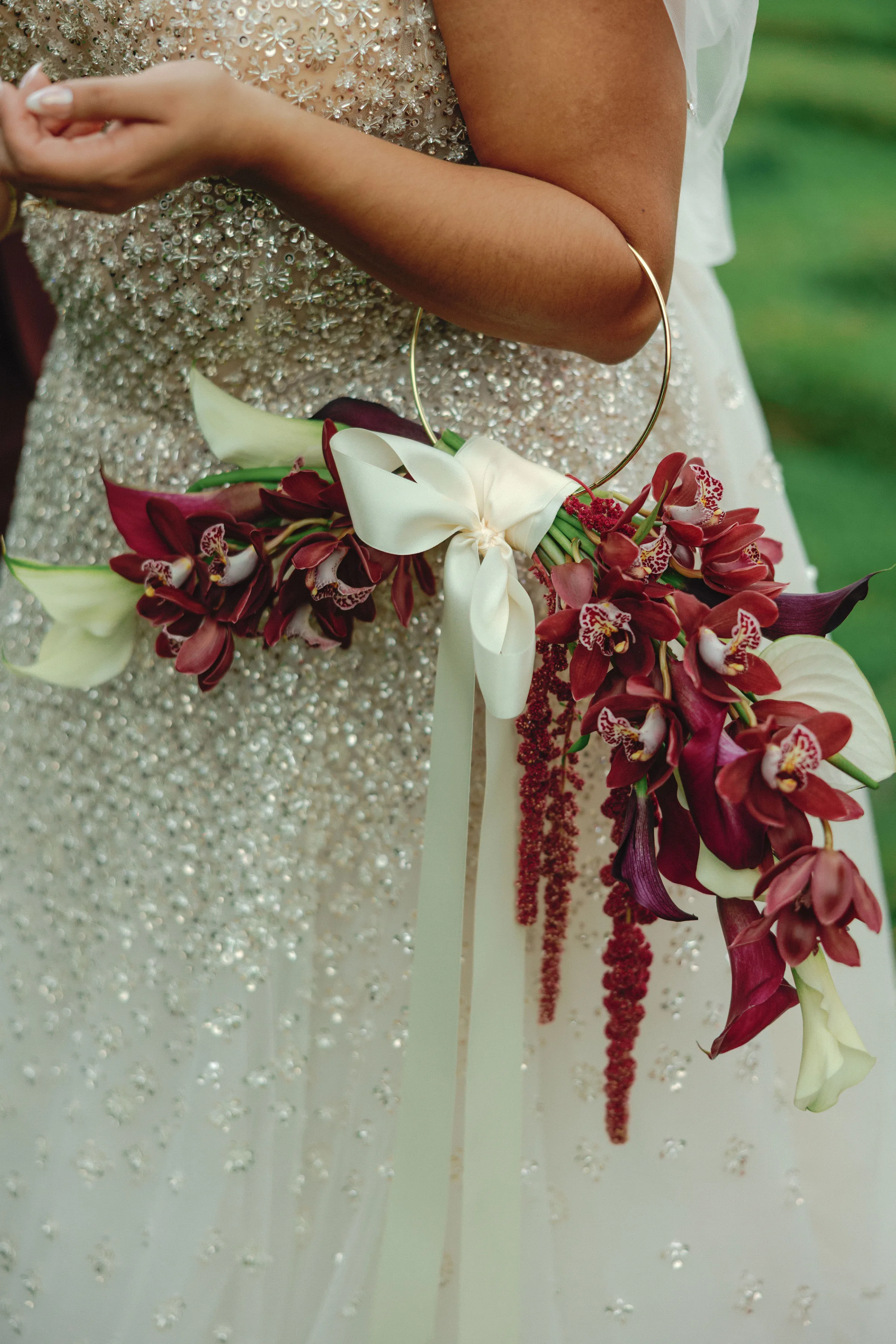 Rainy day wedding bilingual english spanish sen studio 19 - A Rainy Day, English & Spanish Bilingual Wedding in Virginia, with a Sen Studio Gown Rainy day wedding bilingual english spanish sen studio 19