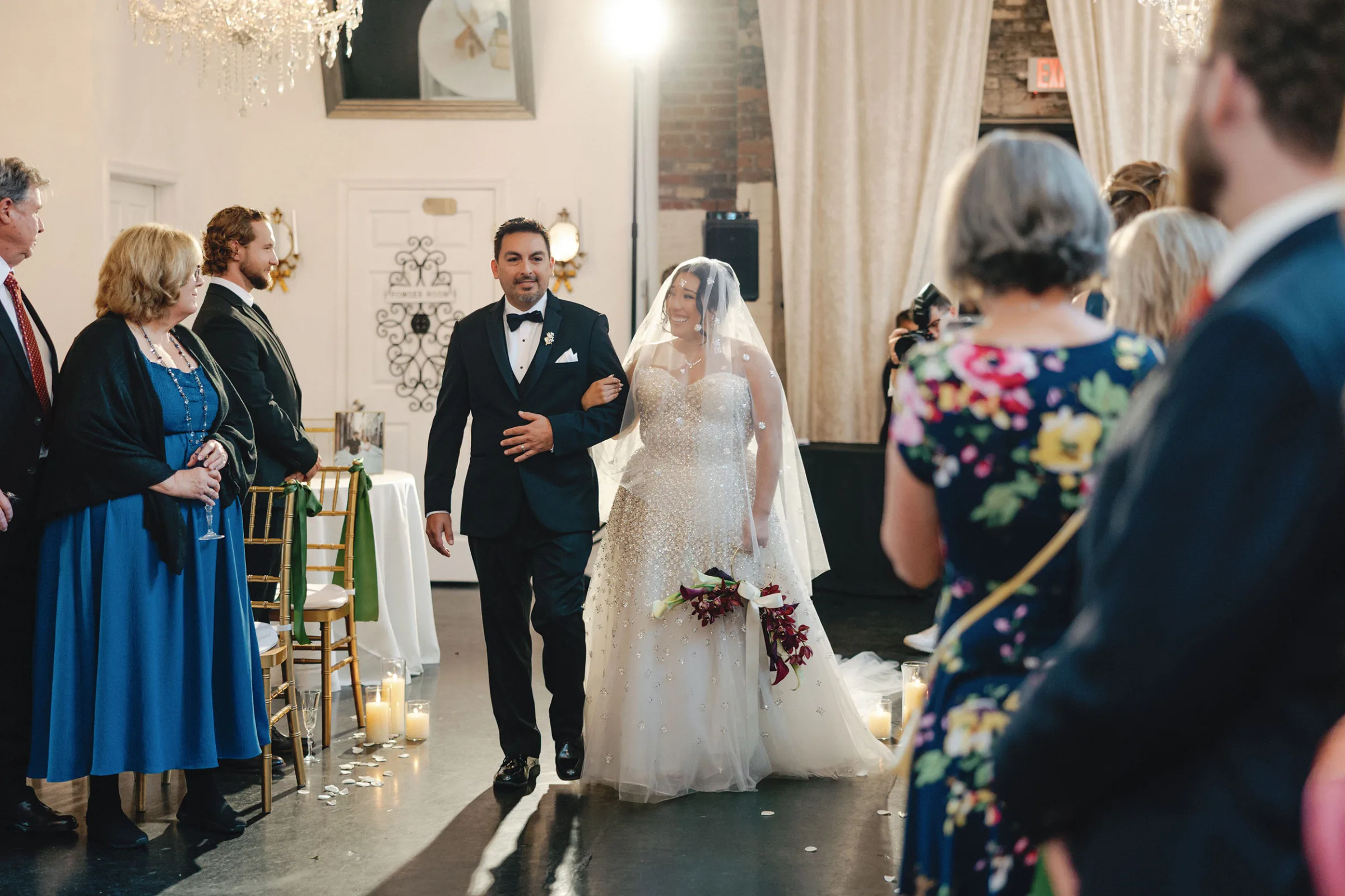 Rainy day wedding bilingual english spanish sen studio 42 - A Rainy Day, English & Spanish Bilingual Wedding in Virginia, with a Sen Studio Gown Rainy day wedding bilingual english spanish sen studio 42