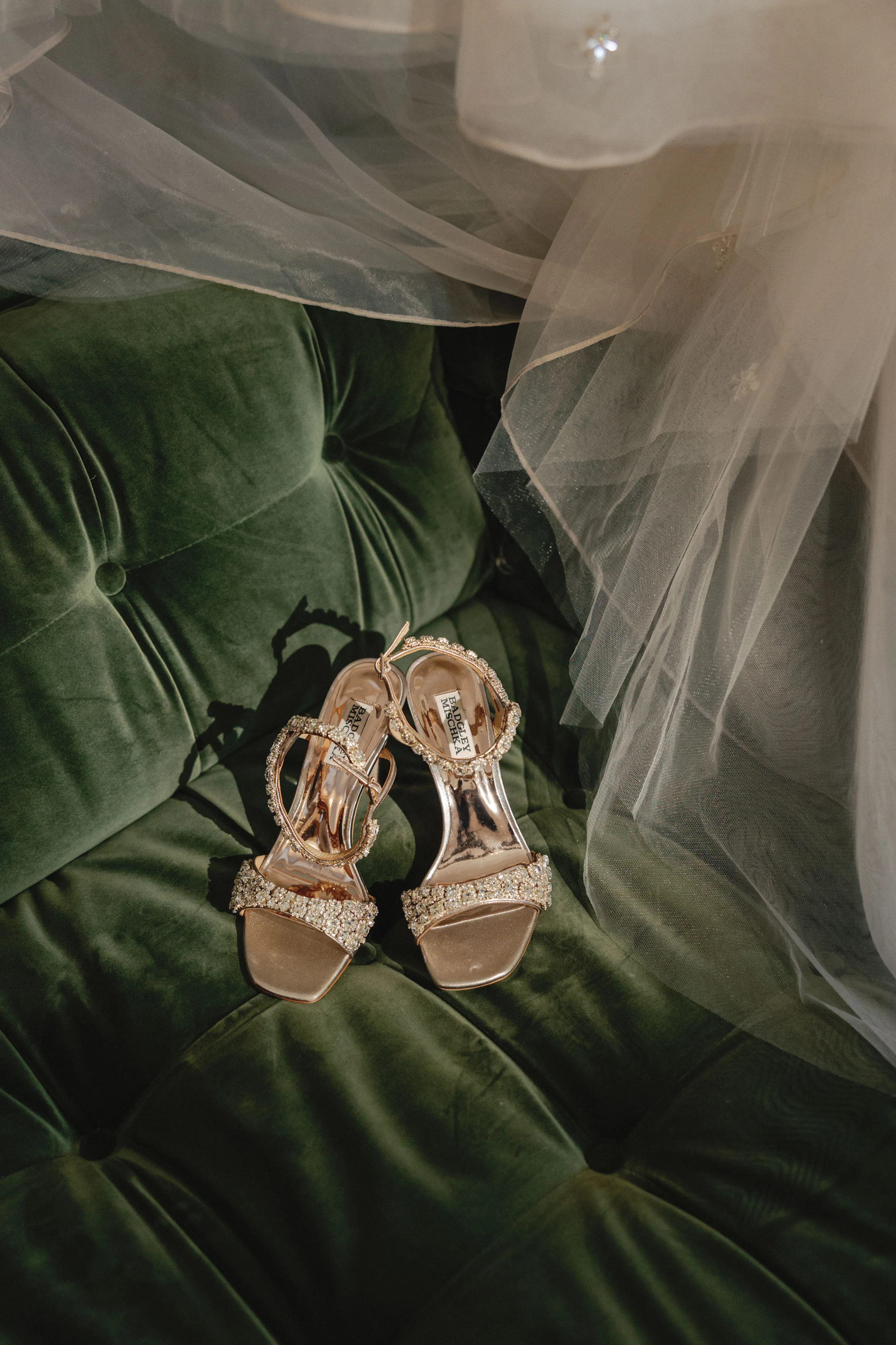 Rainy day wedding bilingual english spanish sen studio 5 - A Rainy Day, English & Spanish Bilingual Wedding in Virginia, with a Sen Studio Gown Rainy day wedding bilingual english spanish sen studio 5