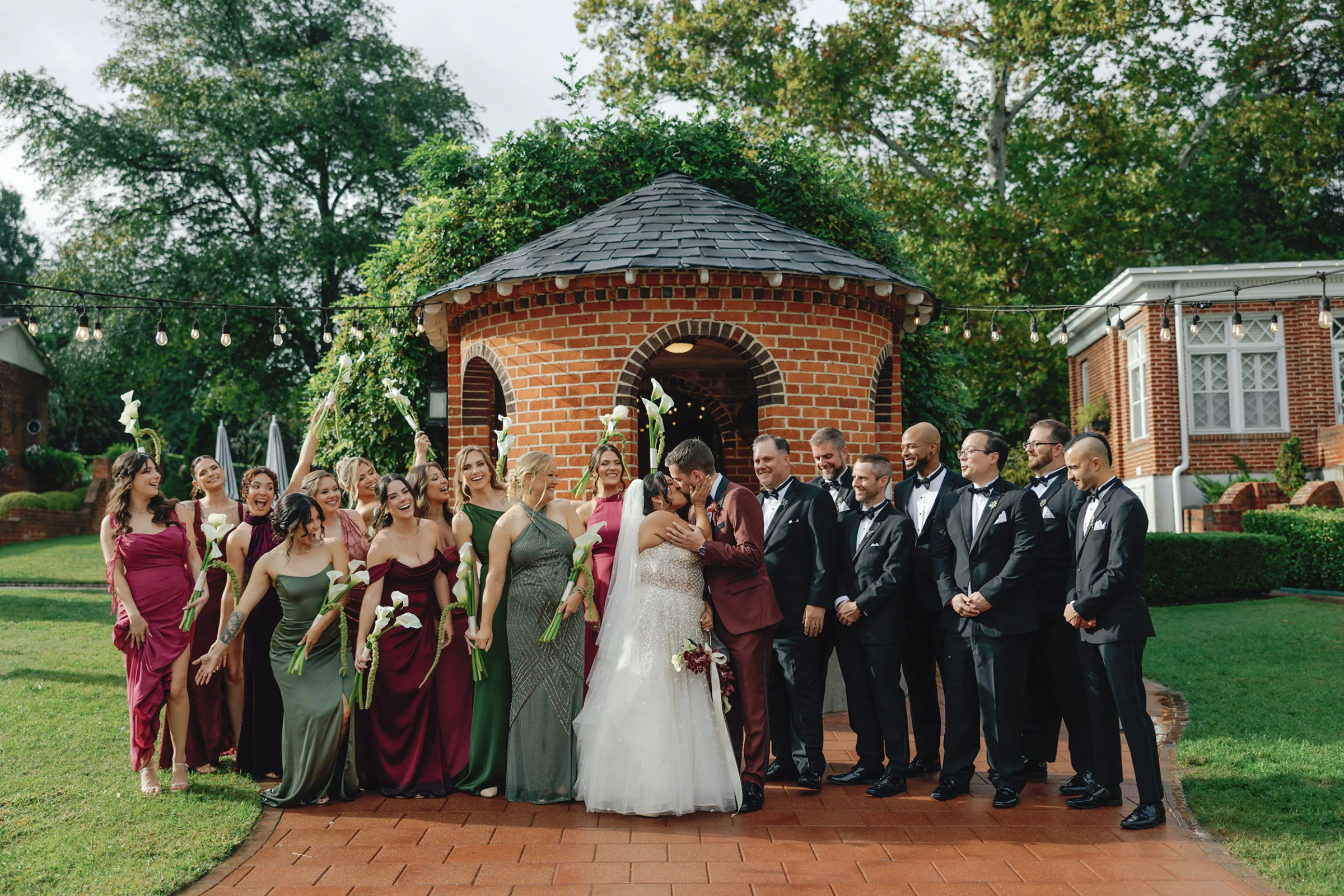 Rainy day wedding bilingual english spanish sen studio 54 - A Rainy Day, English & Spanish Bilingual Wedding in Virginia, with a Sen Studio Gown Rainy day wedding bilingual english spanish sen studio 54