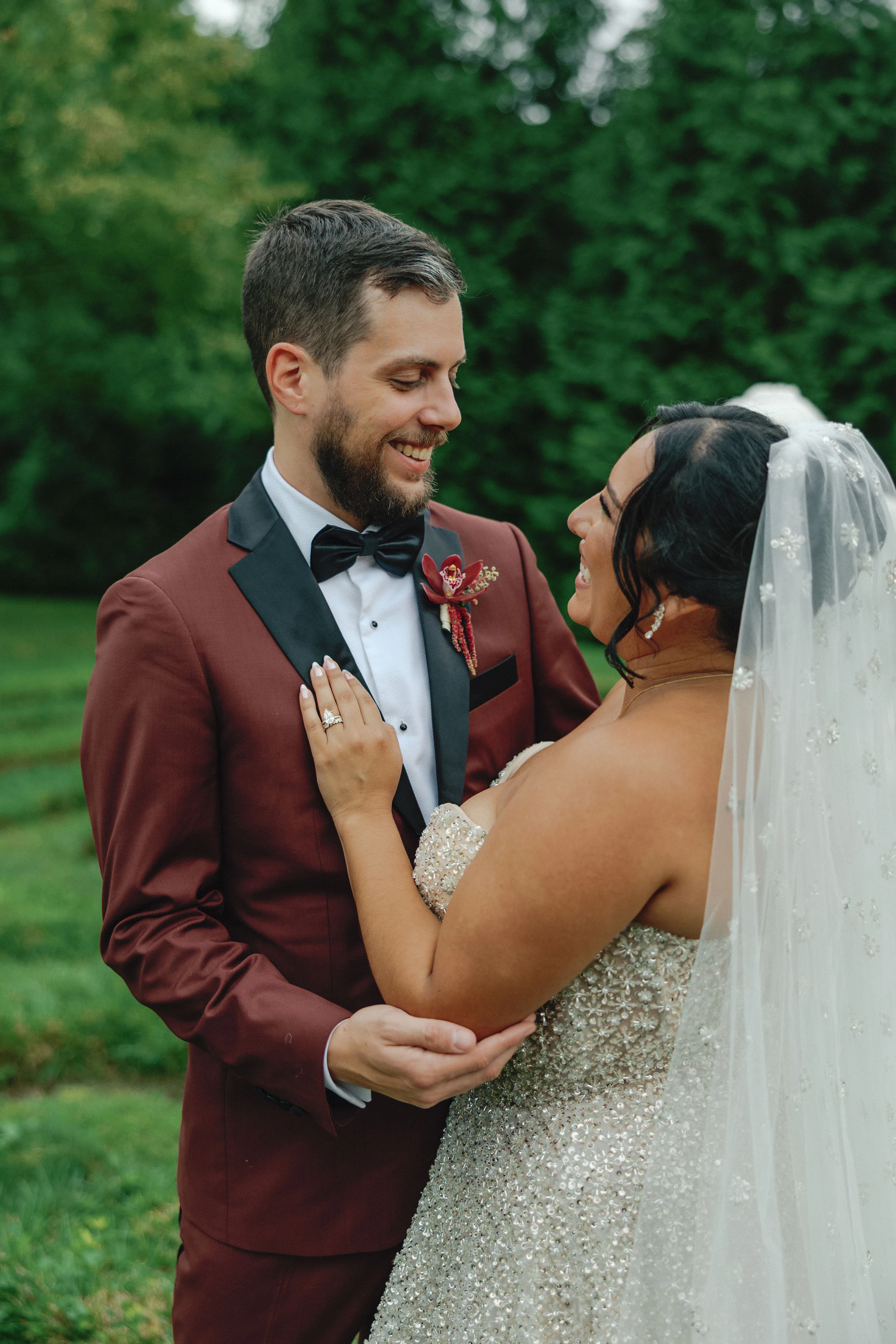 Rainy day wedding bilingual english spanish sen studio 65 - A Rainy Day, English & Spanish Bilingual Wedding in Virginia, with a Sen Studio Gown Rainy day wedding bilingual english spanish sen studio 65