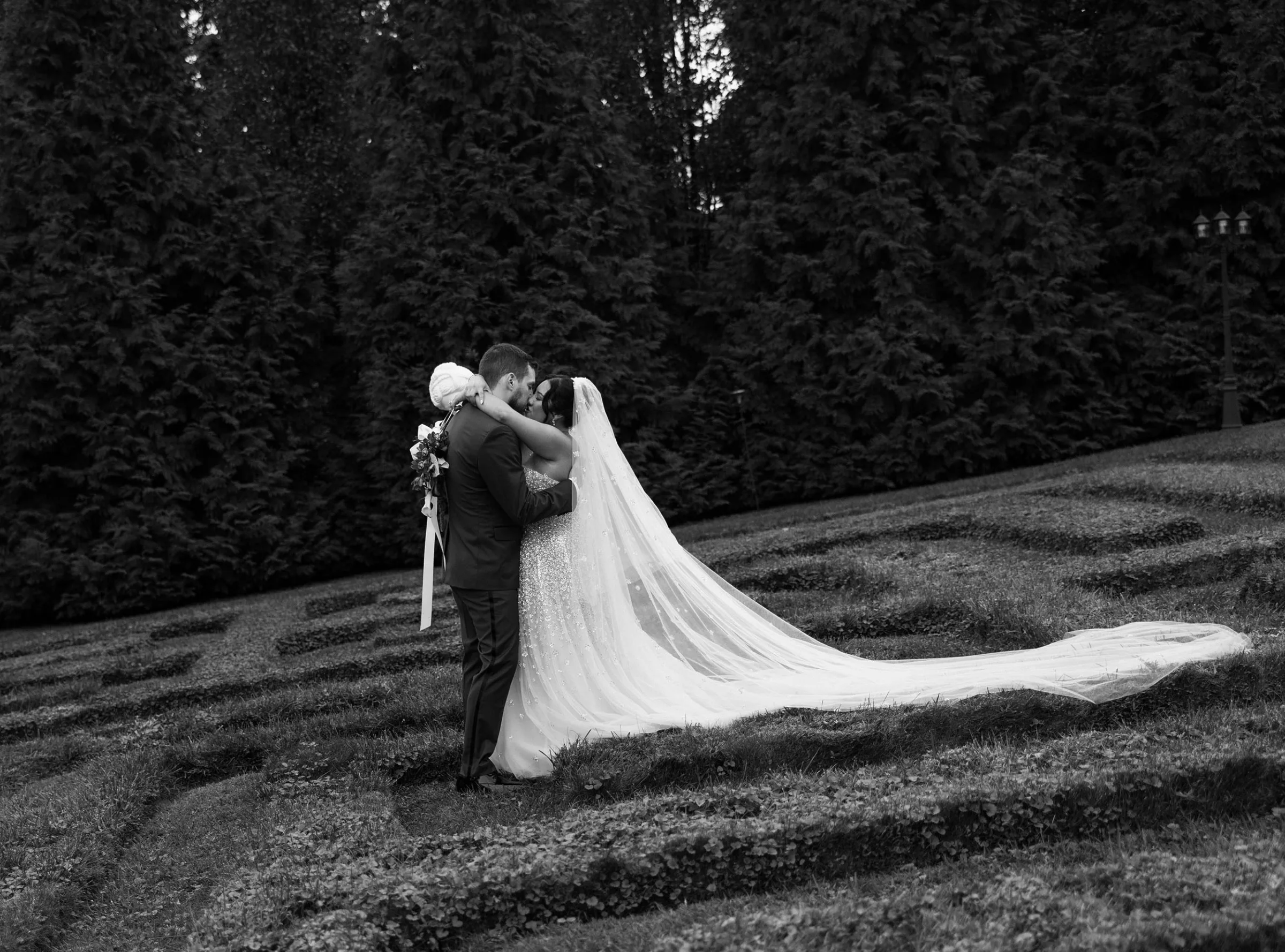 Rainy day wedding bilingual english spanish sen studio 66 - A Rainy Day, English & Spanish Bilingual Wedding in Virginia, with a Sen Studio Gown Rainy day wedding bilingual english spanish sen studio 66