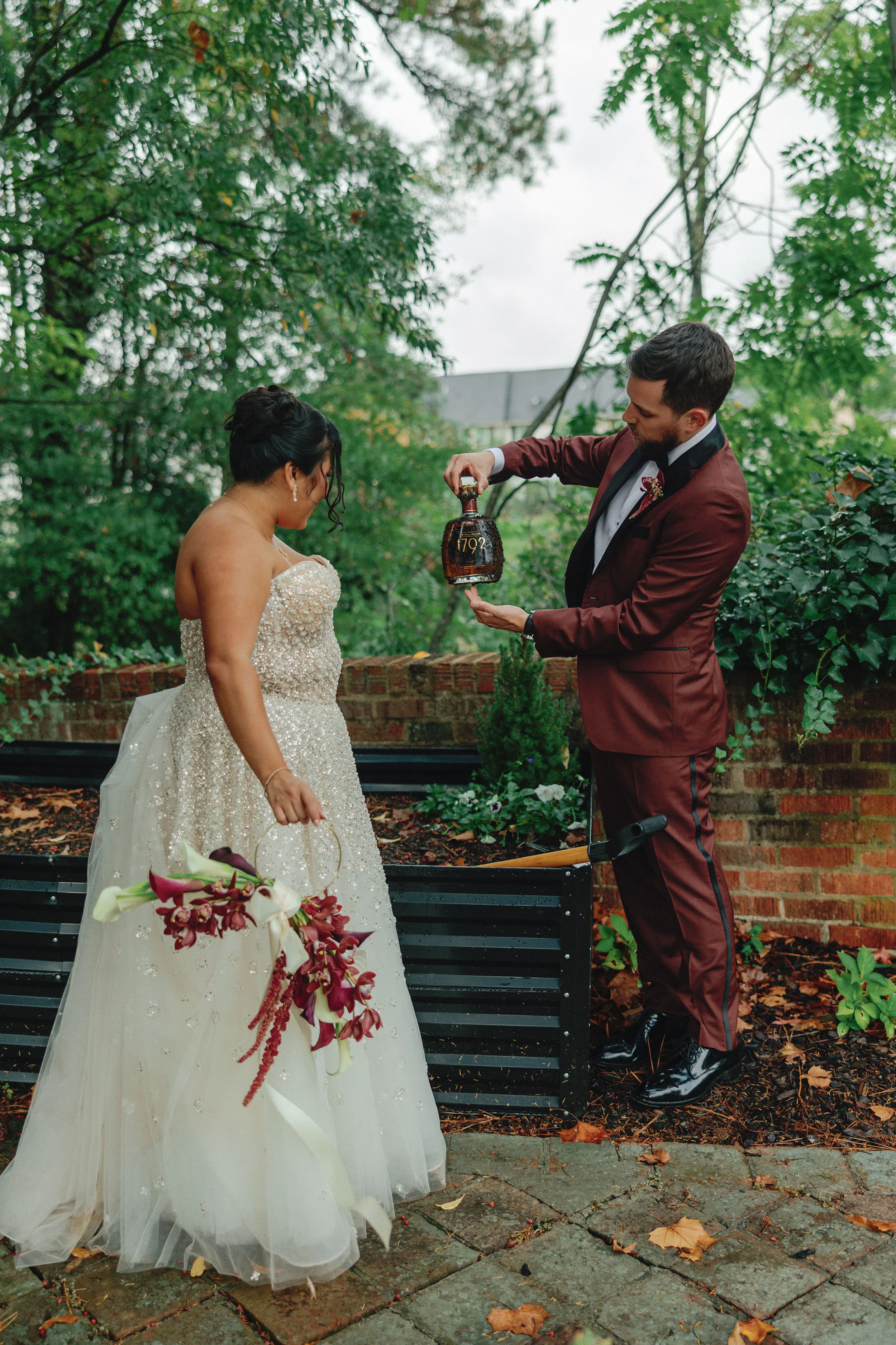 Rainy day wedding bilingual english spanish sen studio 67 - A Rainy Day, English & Spanish Bilingual Wedding in Virginia, with a Sen Studio Gown Rainy day wedding bilingual english spanish sen studio 67