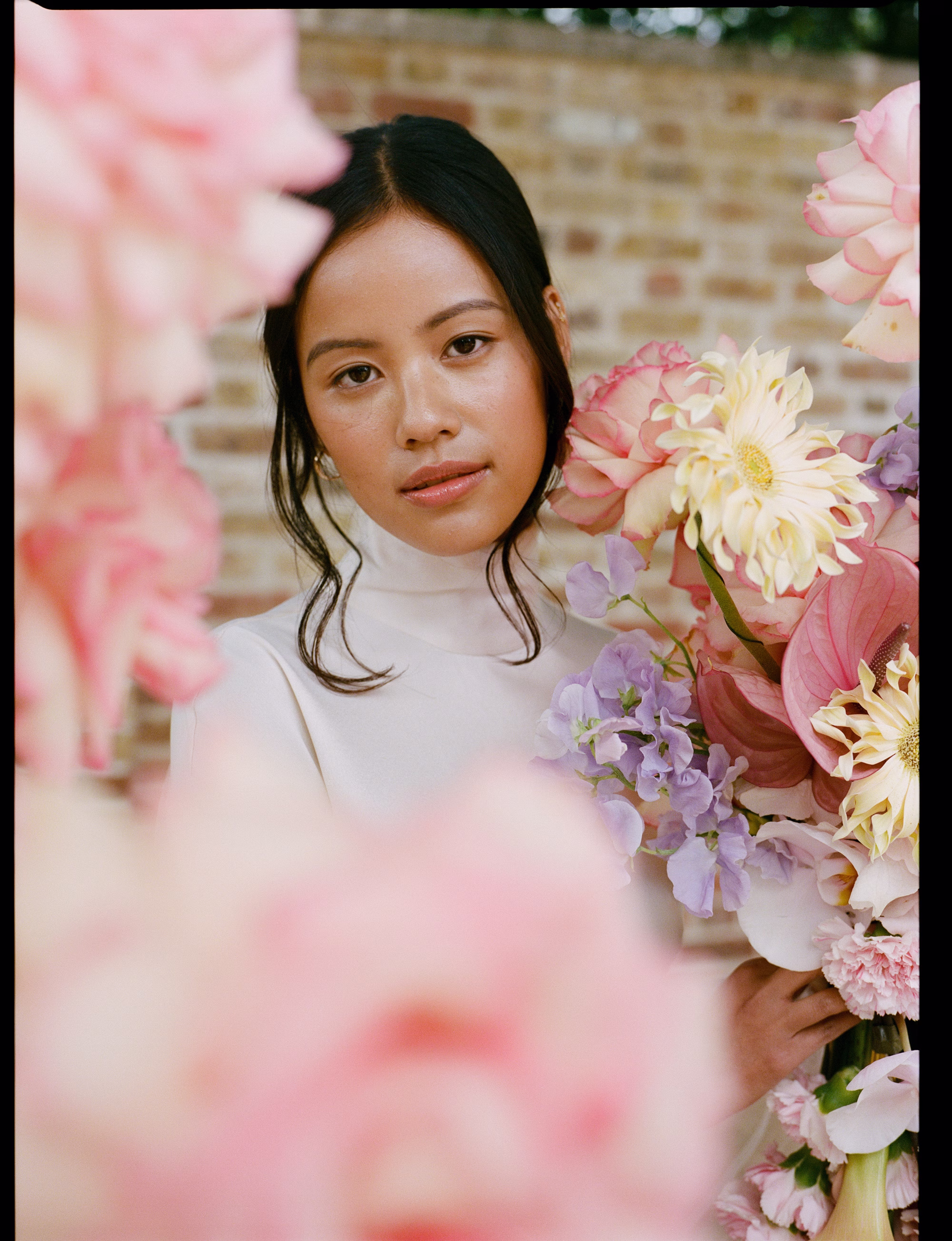 FLOSSEA BROCKWELL HALL MEDIUM FORMATlisajanephoto 32 1 - Soft Surrealism & Maximalist Flowers: Summer Wedding Inspiration at Brockwell Hall FLOSSEA BROCKWELL HALL MEDIUM FORMATlisajanephoto 32 1